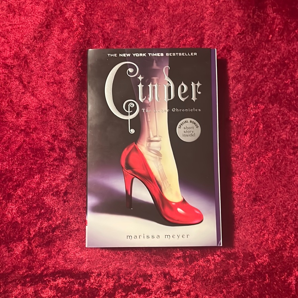Cinder by Marissa Meyer
